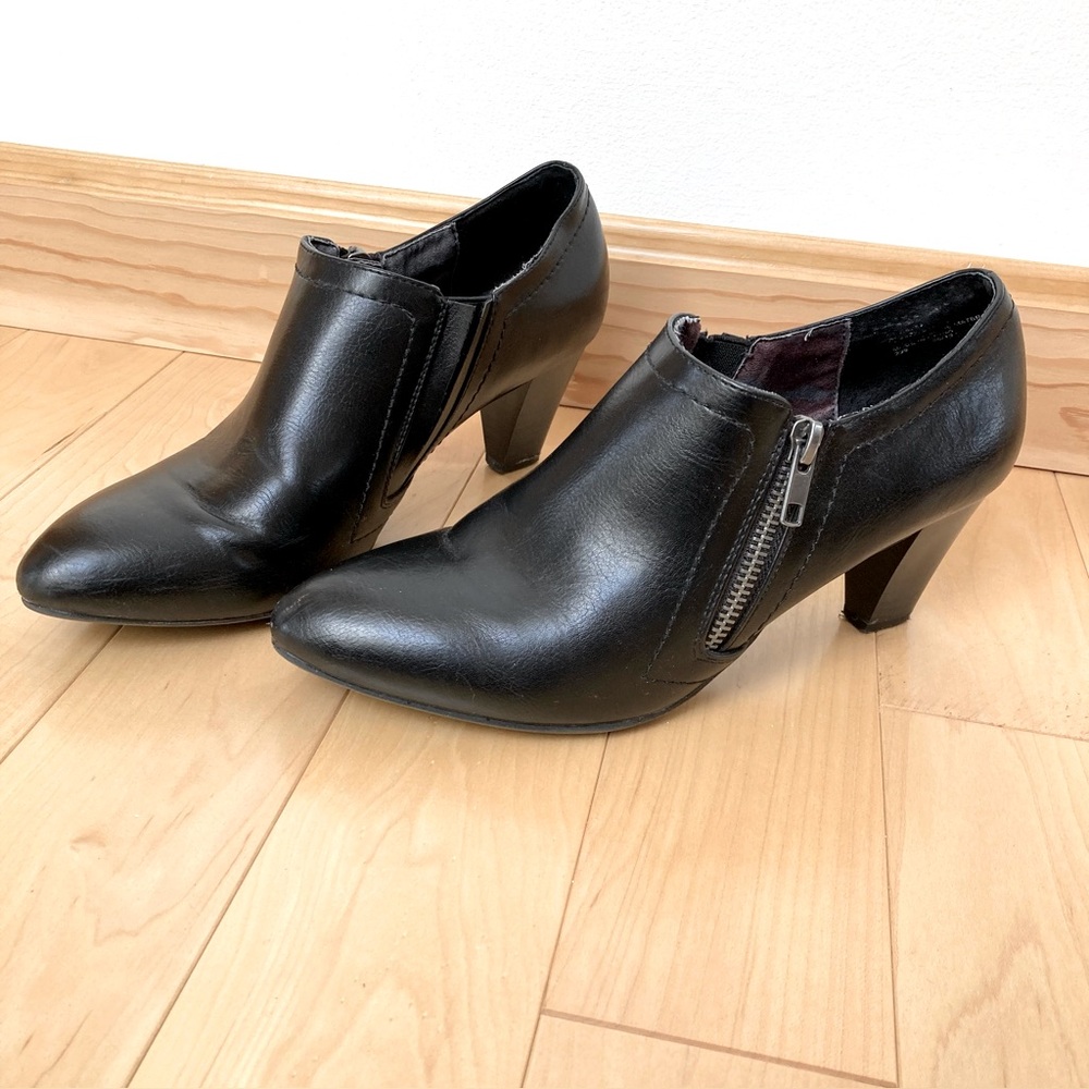 Rialto Black Booties, Size 7, 2.5" Stacked Heel